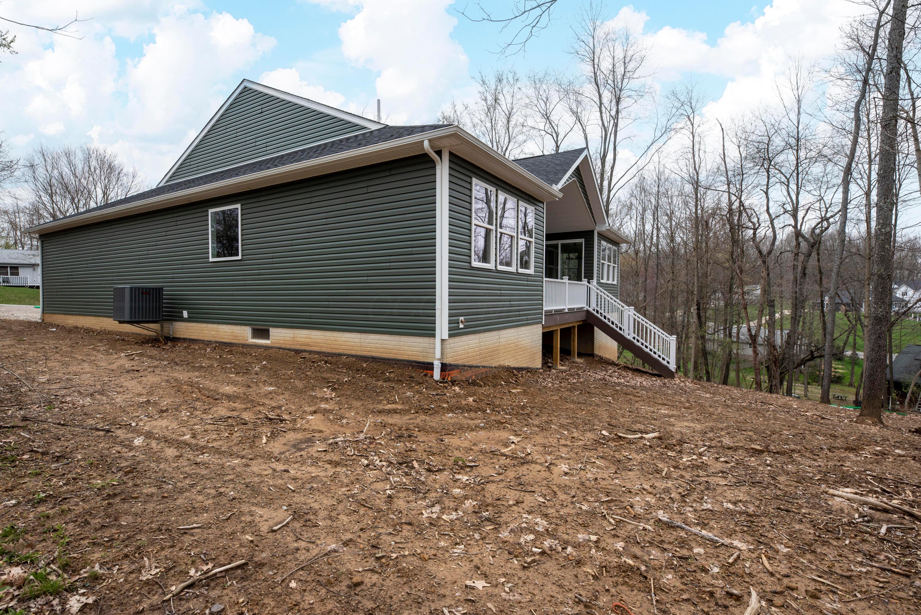208 Heatherwood Drive, Howard, Ohio image 5