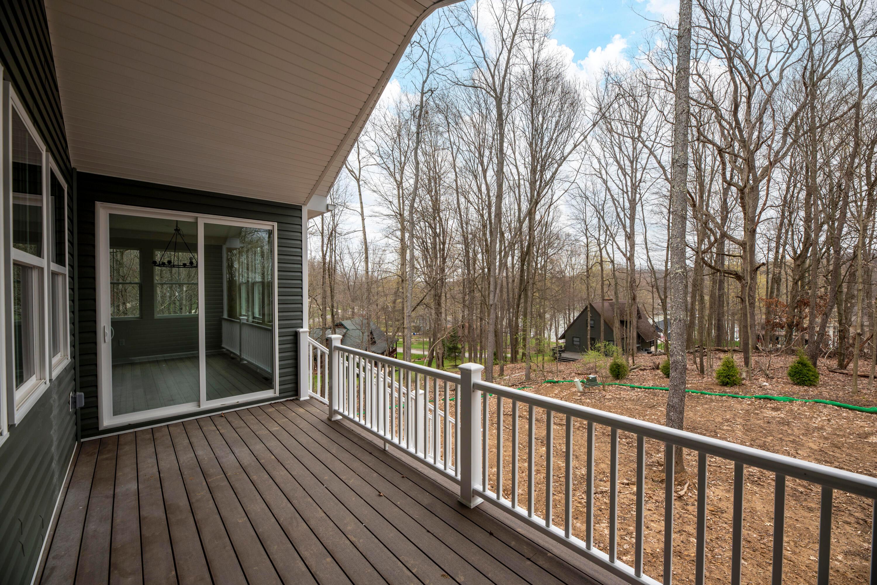 208 Heatherwood Drive, Howard, Ohio image 9