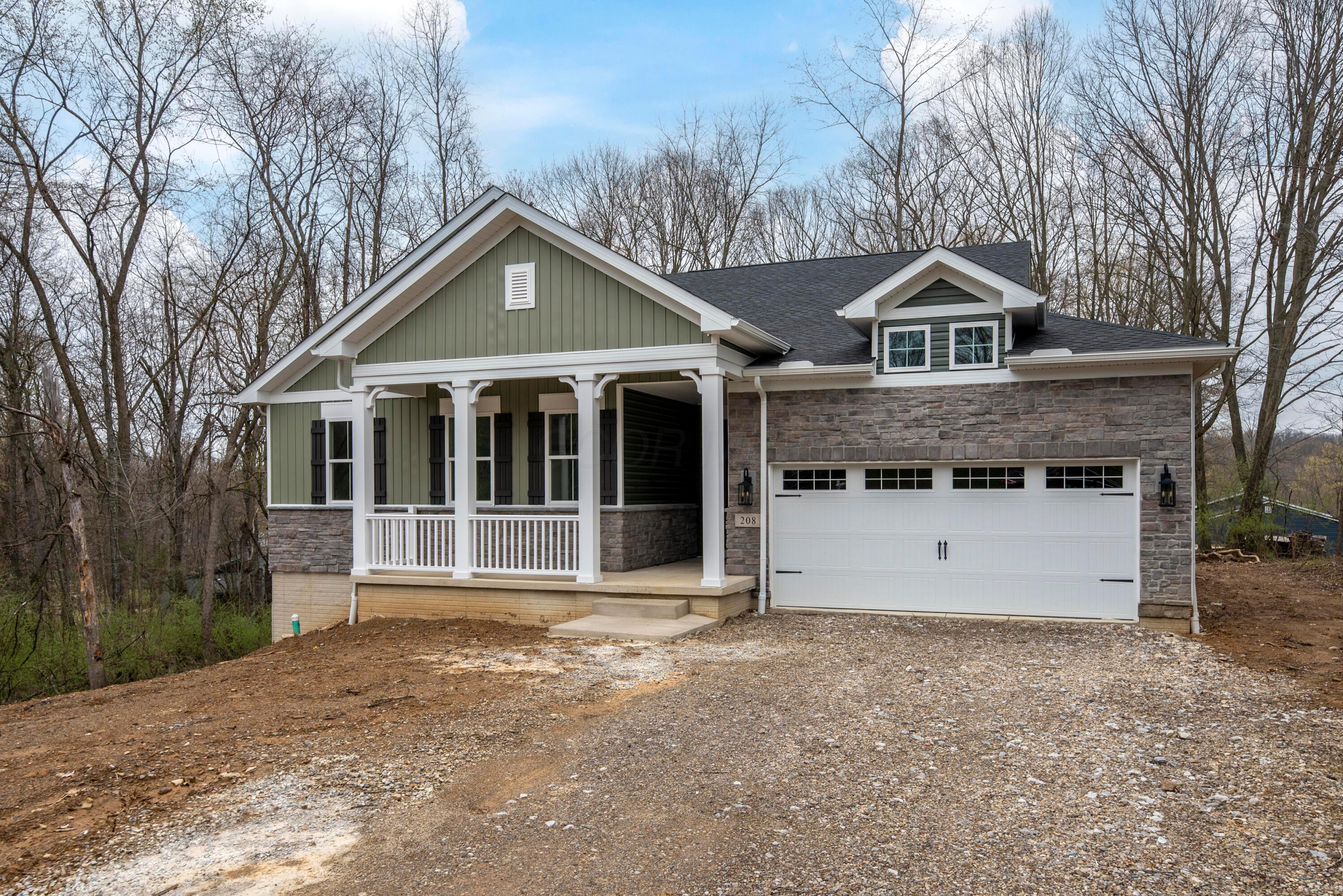 208 Heatherwood Drive, Howard, Ohio image 2