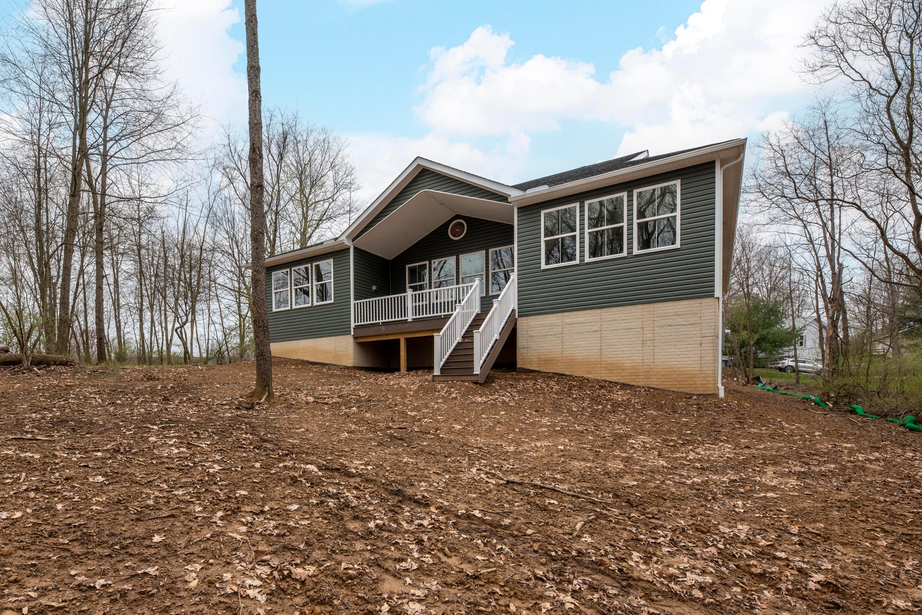 208 Heatherwood Drive, Howard, Ohio image 7