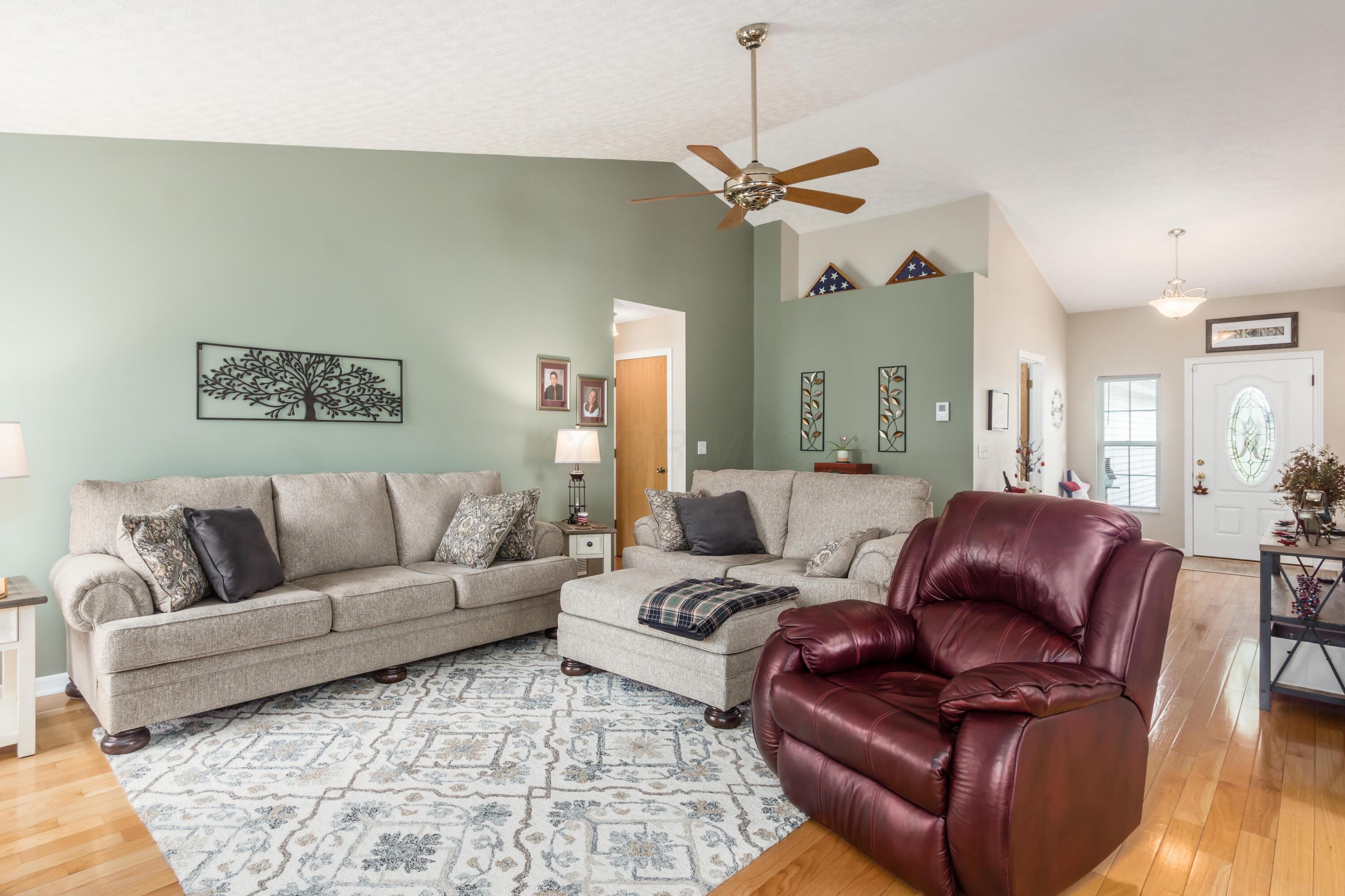 4989 Edgeley Drive, Hilliard, Ohio image 7