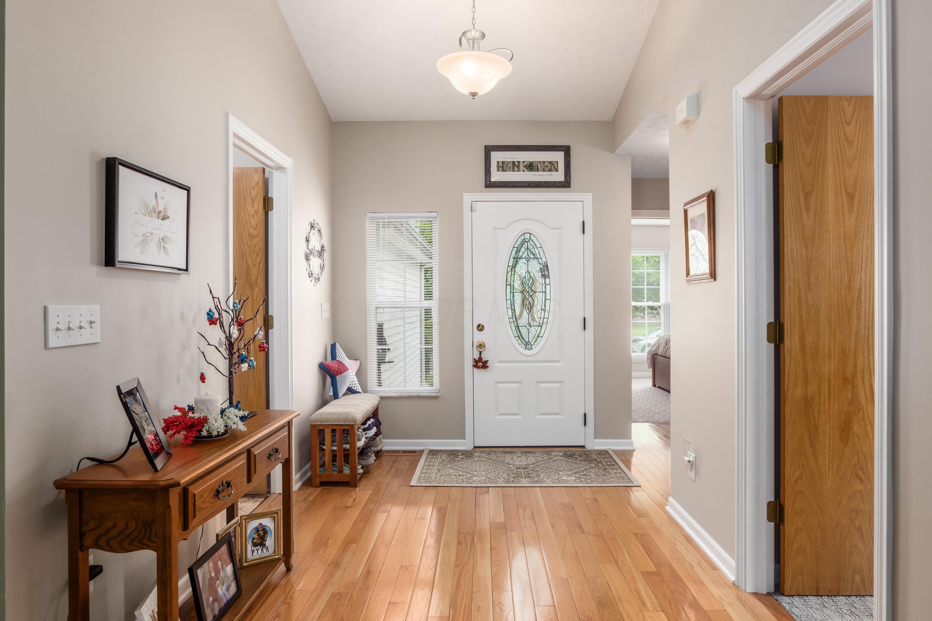 4989 Edgeley Drive, Hilliard, Ohio image 4