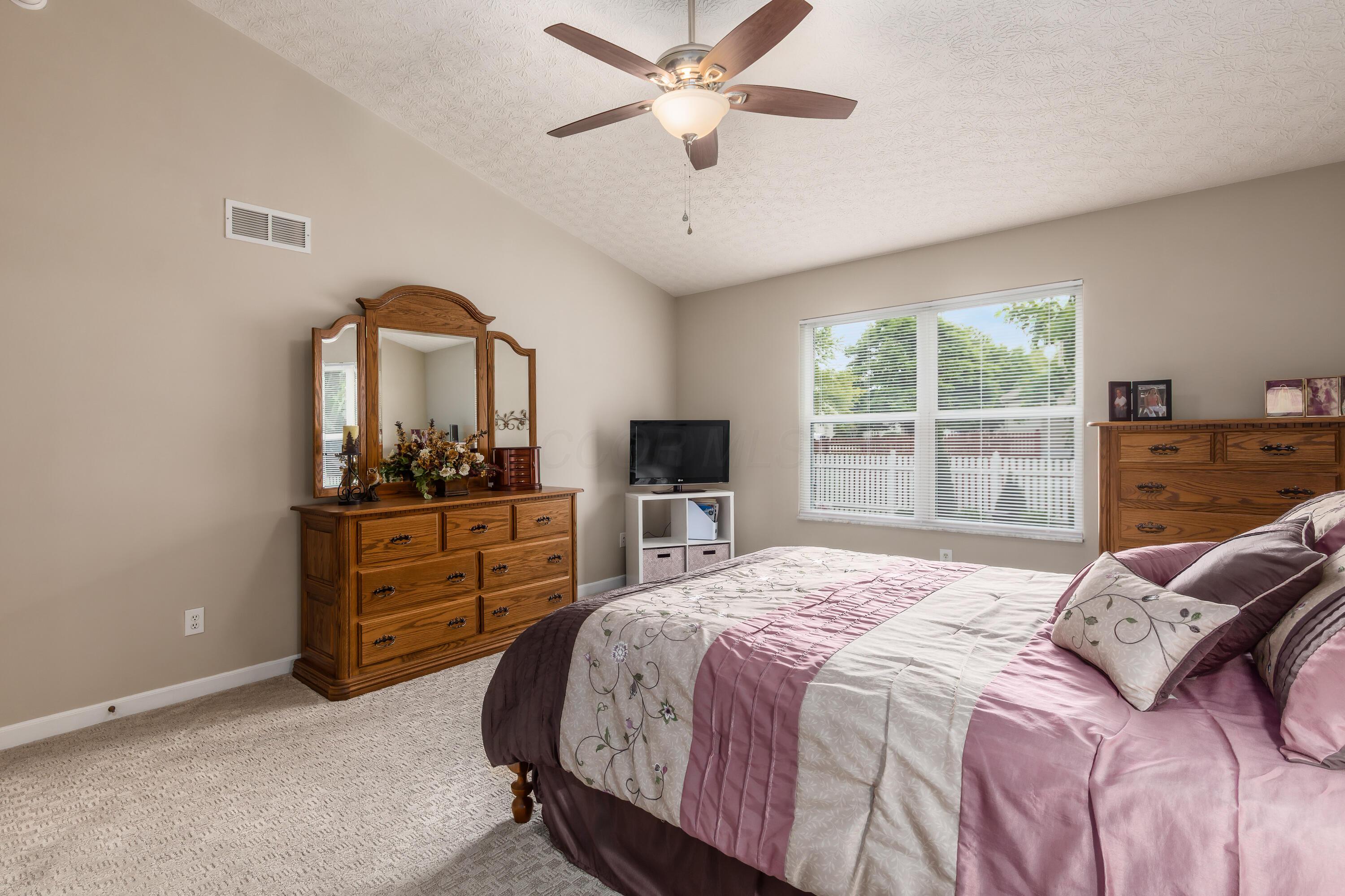 4989 Edgeley Drive, Hilliard, Ohio image 12