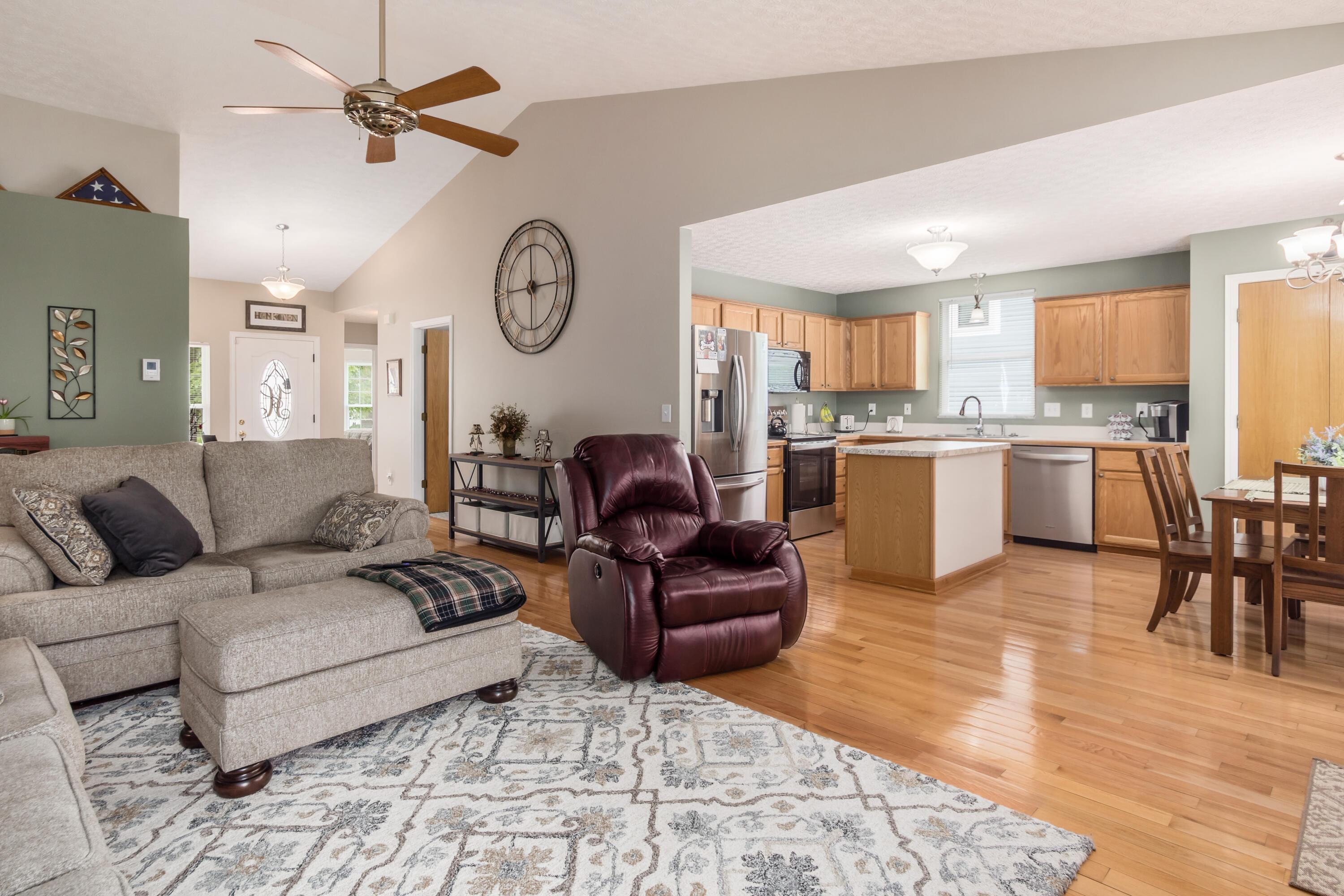 4989 Edgeley Drive, Hilliard, Ohio image 5