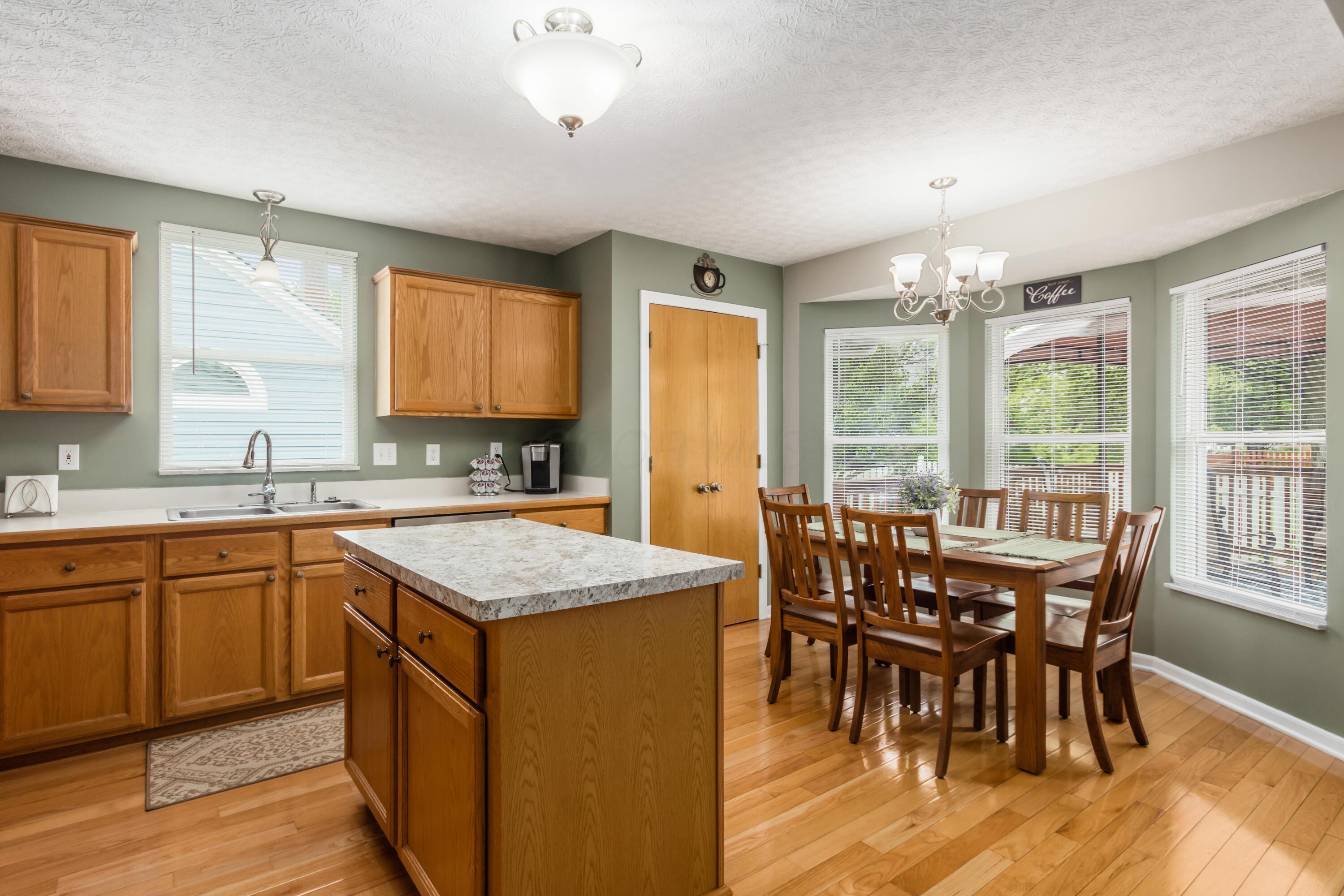 4989 Edgeley Drive, Hilliard, Ohio image 10