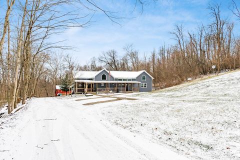 Photo of 19497 Greist Road, Stoutsville, OH 43154 (MLS # 226000021)