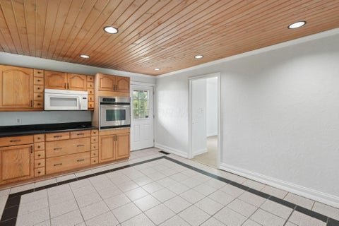 Tiny photo for 702 Cox Avenue, Chillicothe, OH 45601 (MLS # 226031537)