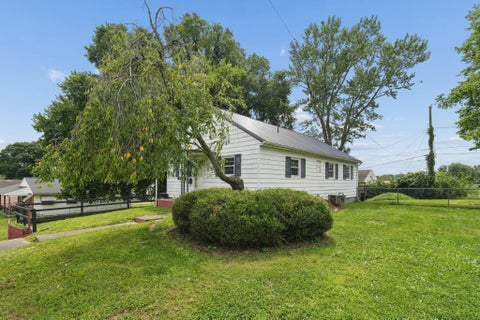 Tiny photo for 702 Cox Avenue, Chillicothe, OH 45601 (MLS # 226031537)