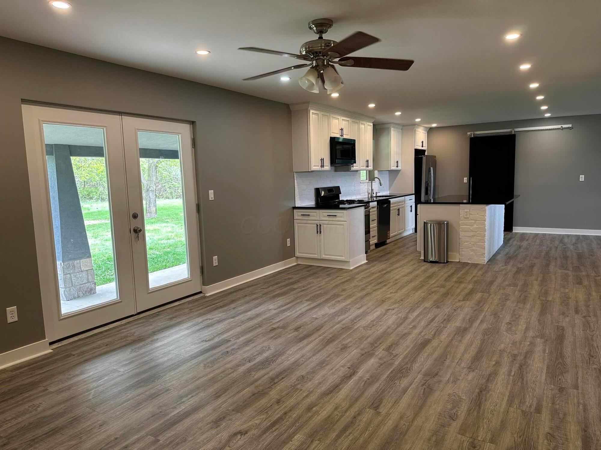 7120 Fayette Drive, West Jefferson, Ohio image 2