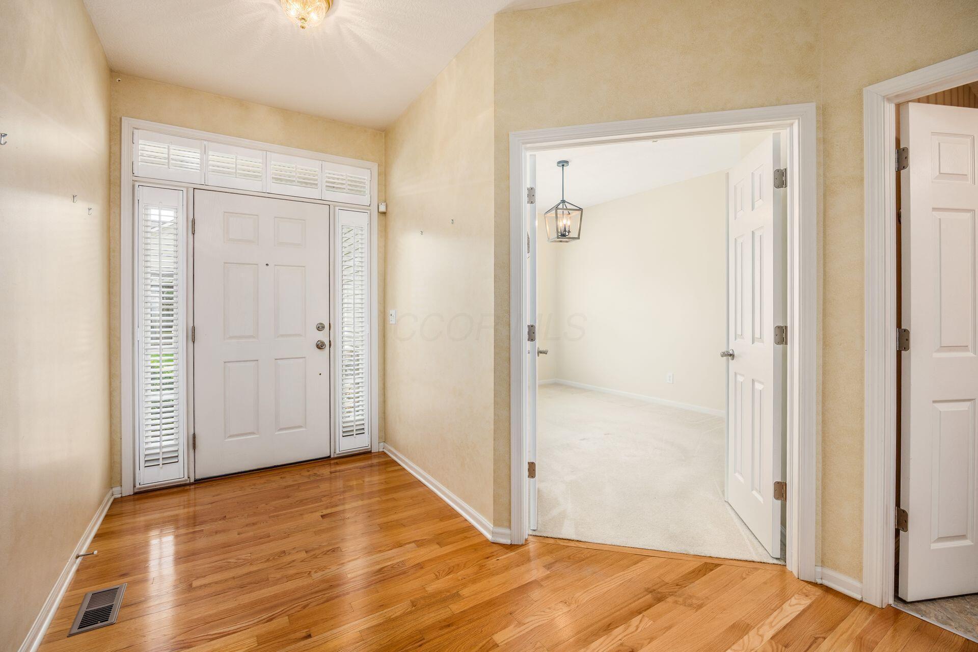 5970 Coventry Cross Lane, Hilliard, Ohio image 3