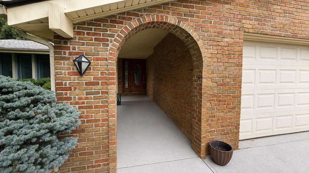 Photo of 300 Heather Lane, Powell, OH 43065 (MLS # 226029286)