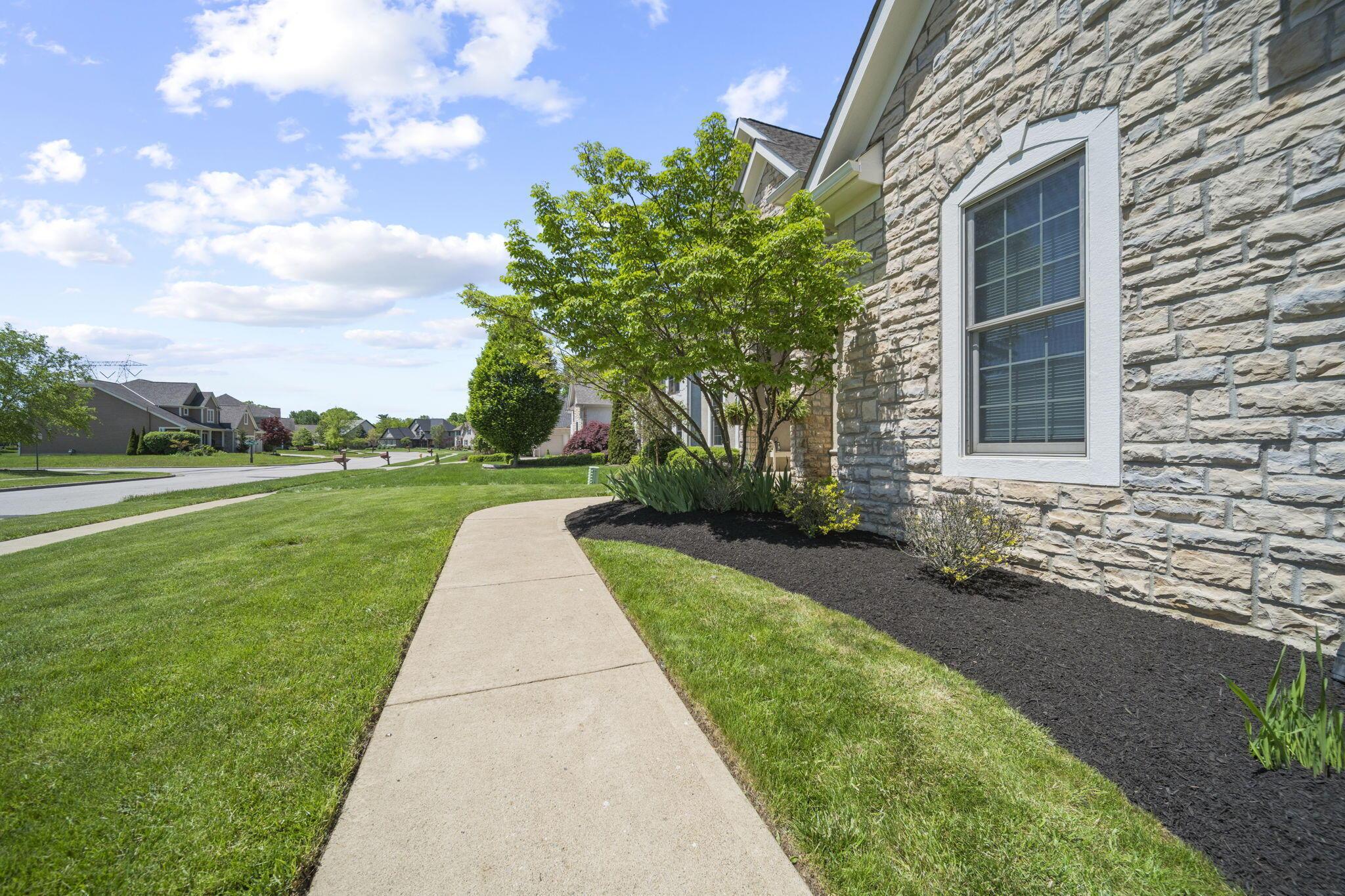 2557 Coltsbridge Drive, Lewis Center, Ohio image 12