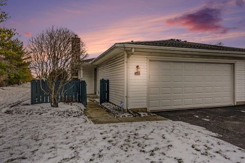 Photo of 2458 Crystal Springs Drive, Hilliard, OH 43026 (MLS # 226006851)