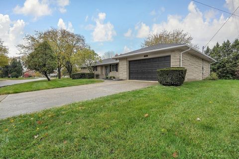 Photo of 1535 Kenwick Road, Columbus, OH 43209 (MLS # 225042817)