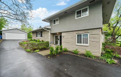 Photo of 277 S James Road, Columbus, OH 43213 (MLS # 225033043)