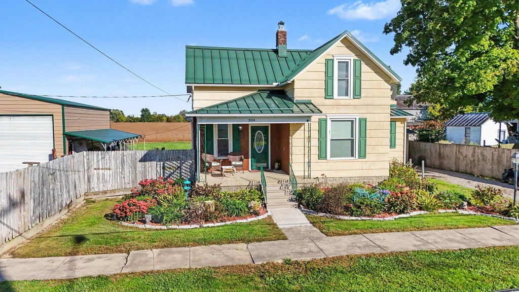 Photo of 304 Lincoln Avenue, Pleasantville, OH 43148 (MLS # 226037260)