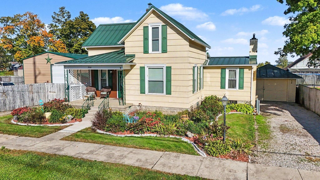 Photo of 304 Lincoln Avenue, Pleasantville, OH 43148 (MLS # 226037260)