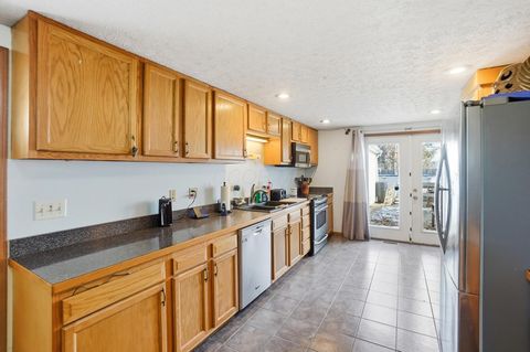 Tiny photo for 508 Carolyn Road, Washington Court House, OH 43160 (MLS # 226000522)