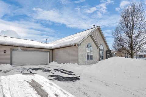 Tiny photo for 5613 Villa Gates Drive 9 #9, Hilliard, OH 43026 (MLS # 226001714)