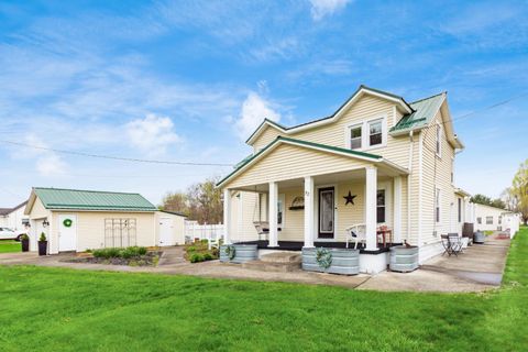 Photo of 52 3rd Street SE, Newark, OH 43055 (MLS # 225013303)