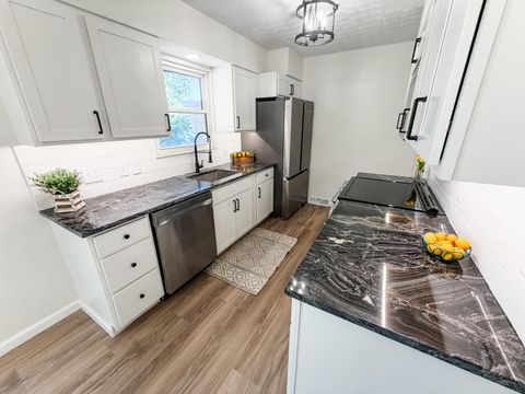 Tiny photo for 1609 Beacon Street, Lancaster, OH 43130 (MLS # 226027750)