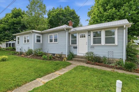 Photo of 706 E Burgess Street, Mount Vernon, OH 43050 (MLS # 226018514)
