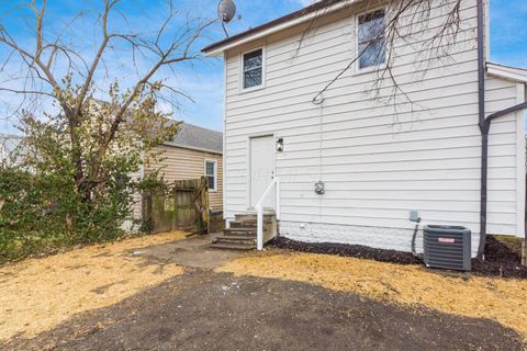 Tiny photo for 1554 E Maynard Avenue, Columbus, OH 43211 (MLS # 225045385)