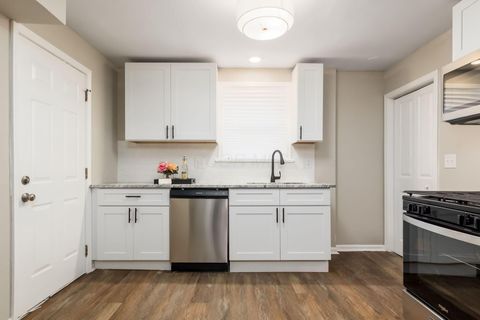 Tiny photo for 1554 E Maynard Avenue, Columbus, OH 43211 (MLS # 225045385)