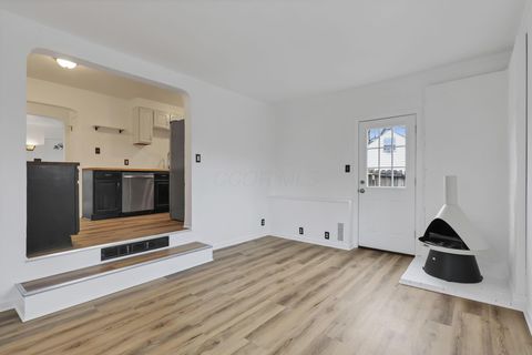 Tiny photo for 142 Rosslyn Avenue, Columbus, OH 43214 (MLS # 225045537)