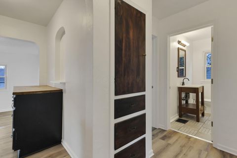 Tiny photo for 142 Rosslyn Avenue, Columbus, OH 43214 (MLS # 225045537)