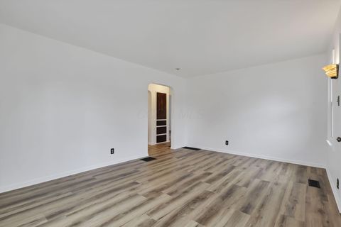 Tiny photo for 142 Rosslyn Avenue, Columbus, OH 43214 (MLS # 225045537)