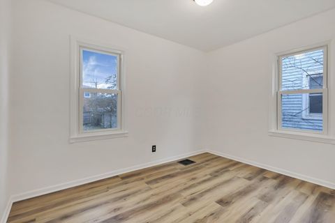 Tiny photo for 142 Rosslyn Avenue, Columbus, OH 43214 (MLS # 225045537)