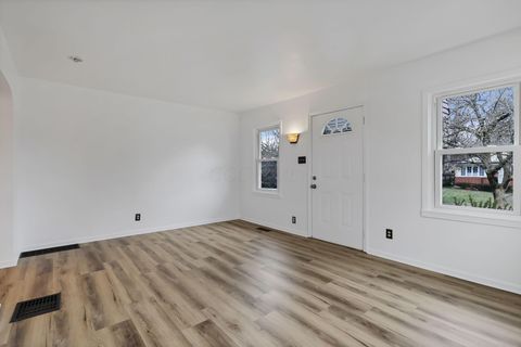 Tiny photo for 142 Rosslyn Avenue, Columbus, OH 43214 (MLS # 225045537)