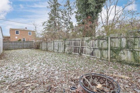 Tiny photo for 142 Rosslyn Avenue, Columbus, OH 43214 (MLS # 225045537)