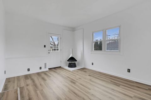 Tiny photo for 142 Rosslyn Avenue, Columbus, OH 43214 (MLS # 225045537)