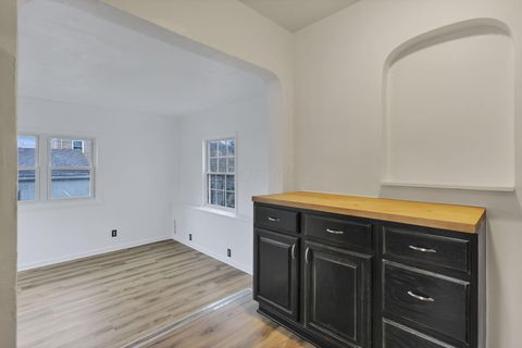 Tiny photo for 142 Rosslyn Avenue, Columbus, OH 43214 (MLS # 225045537)