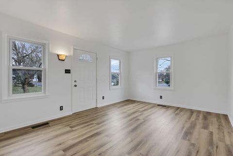 Tiny photo for 142 Rosslyn Avenue, Columbus, OH 43214 (MLS # 225045537)