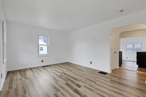 Tiny photo for 142 Rosslyn Avenue, Columbus, OH 43214 (MLS # 225045537)