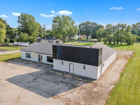 Photo of 2880 S High Street, Columbus, OH 43207 (MLS # 225041946)