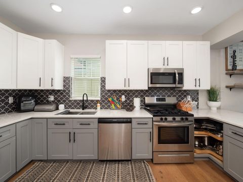Tiny photo for 1191 E Long Street, Columbus, OH 43203 (MLS # 226013894)