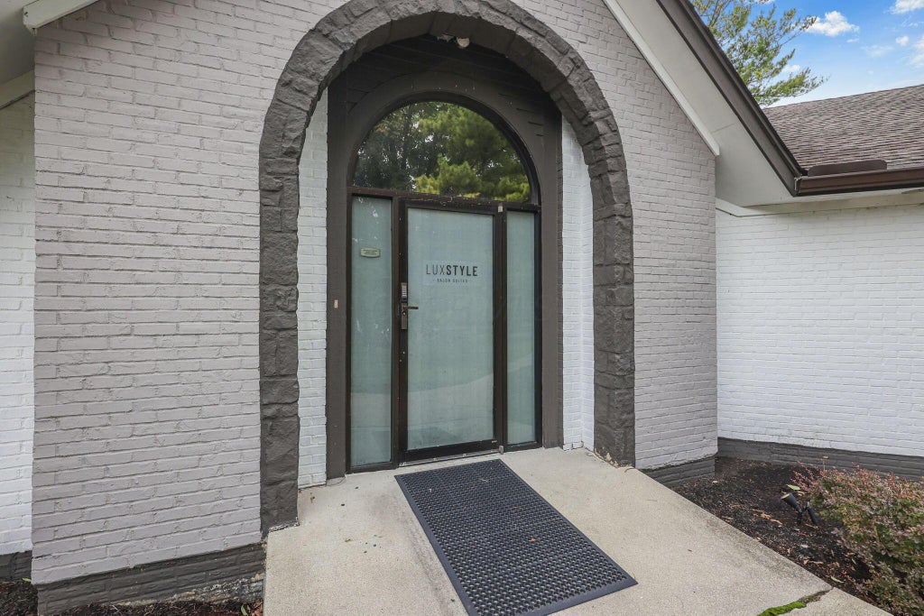 Photo of 3496 Snouffer Road 100 #100, Columbus, OH 43235 (MLS # 226037246)