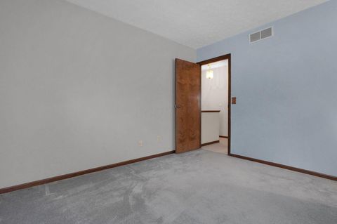 Tiny photo for 7010 Rockwoods Place, Worthington, OH 43085 (MLS # 226003141)