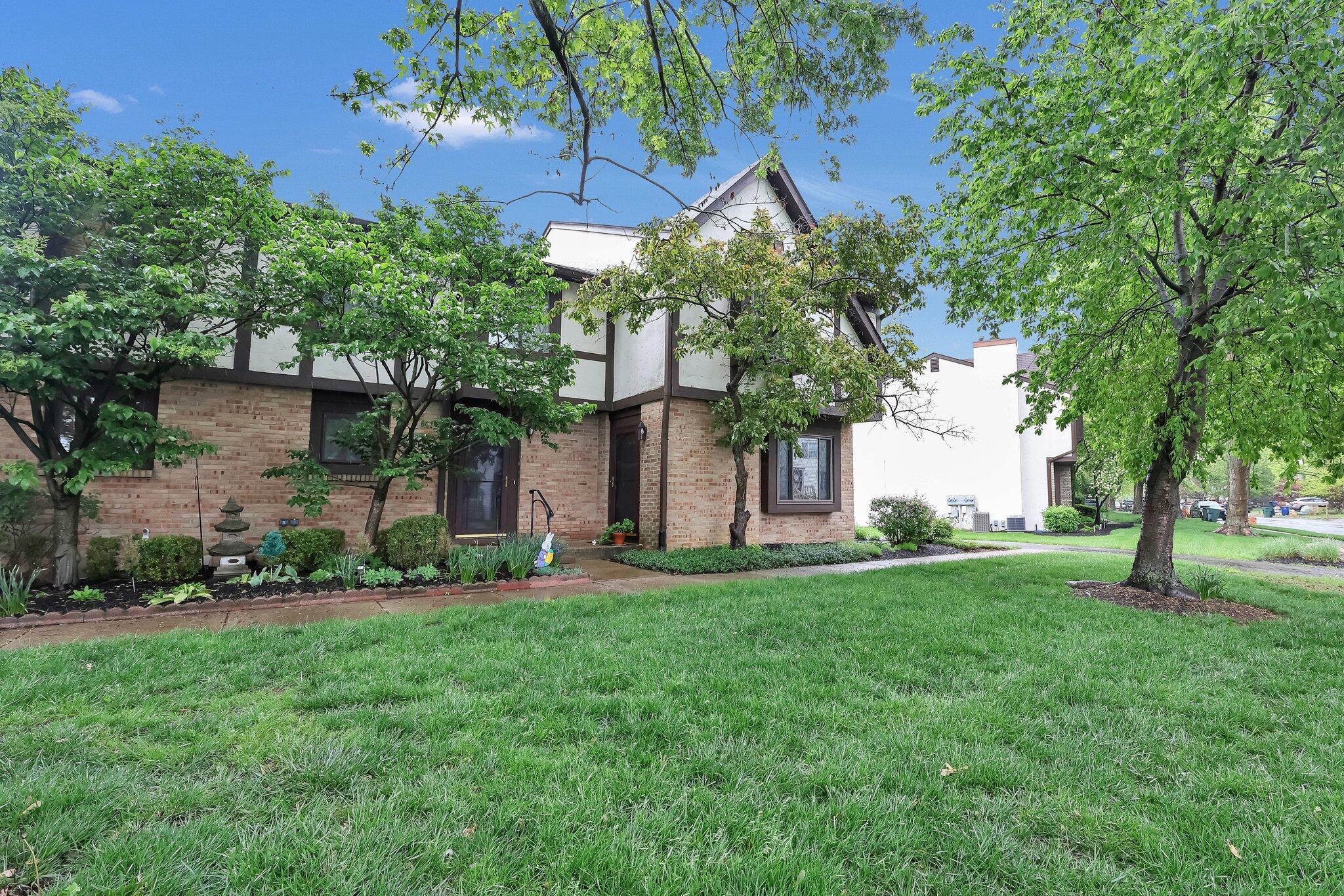 1922 Laramie Drive #24, Powell, Ohio image 3
