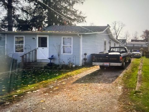 Photo of 158 Central Avenue, Buckeye Lake, OH 43008 (MLS # 226004031)