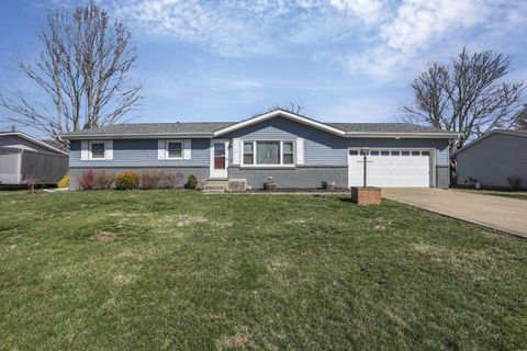 Photo of 130 Gregory Drive, Newark, OH 43055 (MLS # 226007038)