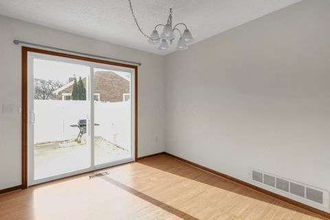 Tiny photo for 5875 Parkbridge Lane, Dublin, OH 43016 (MLS # 226002411)