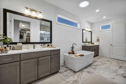 Tiny photo for 3292 Strickland Drive 66 #66, New Albany, OH 43054 (MLS # 225042405)