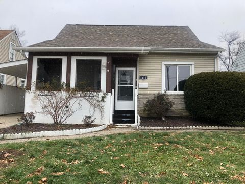 Photo of 1176 Duxberry Avenue, Columbus, OH 43211 (MLS # 226004743)