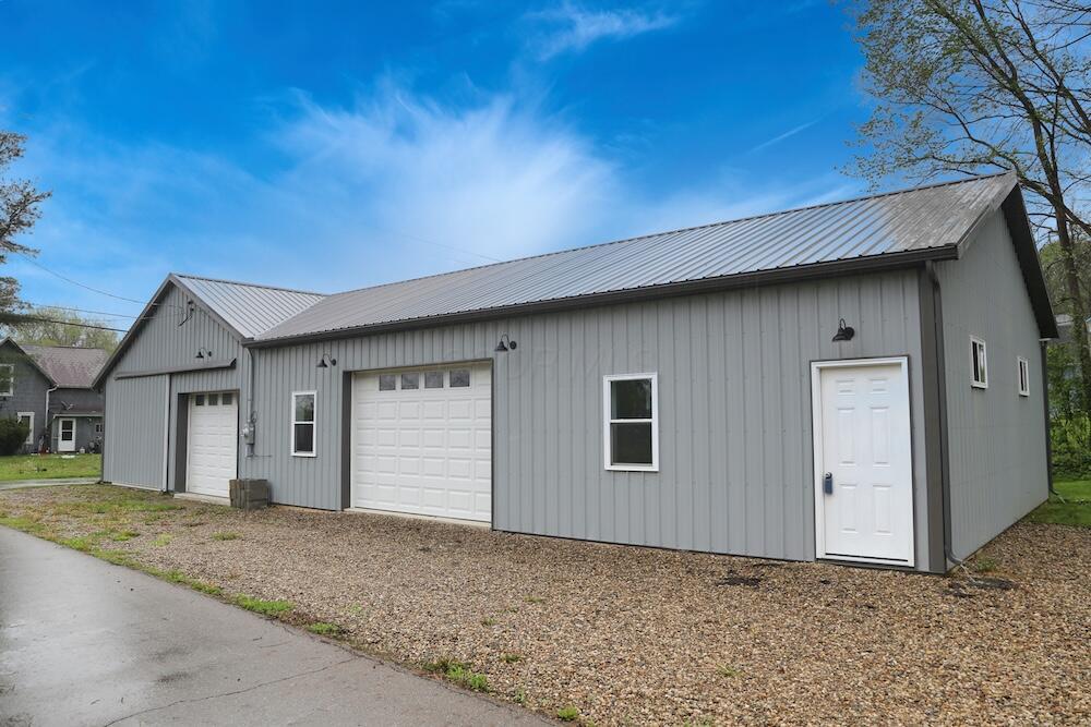 23450 Hunter Street, Howard, Ohio image 1