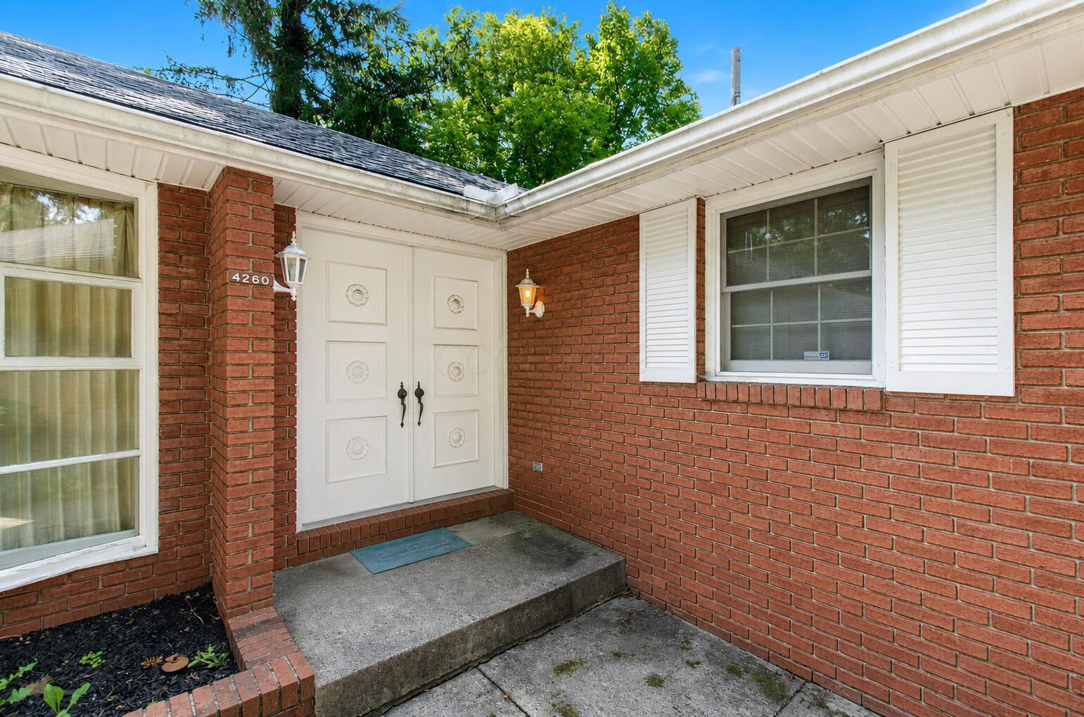 4260 Oxford Drive